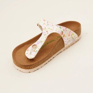 [SOLD] BIRKENSTOCK Gizeh Vegan Leather Sandals